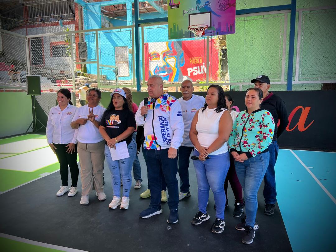 Gobierno de Caracas entrega obras de rehabilitación integral a la Comuna “Visión de Chávez”